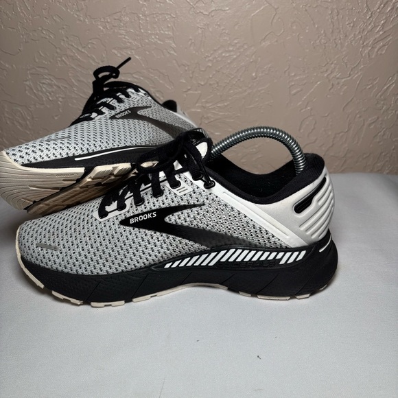 Brooks Adrenaline GTS 22 White Black Athletic Shoes Women's Size 7.5 Lace Up - Picture 8 of 13
